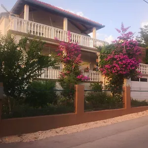https://apartment-ana-gornji-karin.hotelinzadar.com