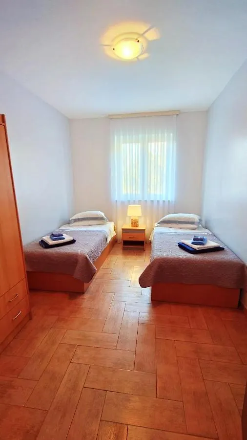 Apartments Lola Rovinj 0*,